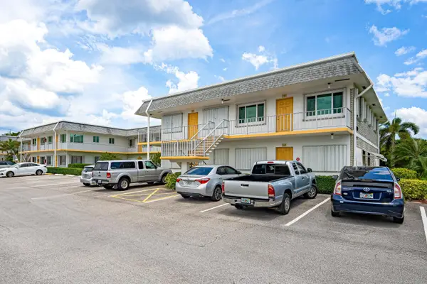 3120 Lake Osborne Drive #Bldg 7 Apt106, Lake Worth Beach, FL 33461