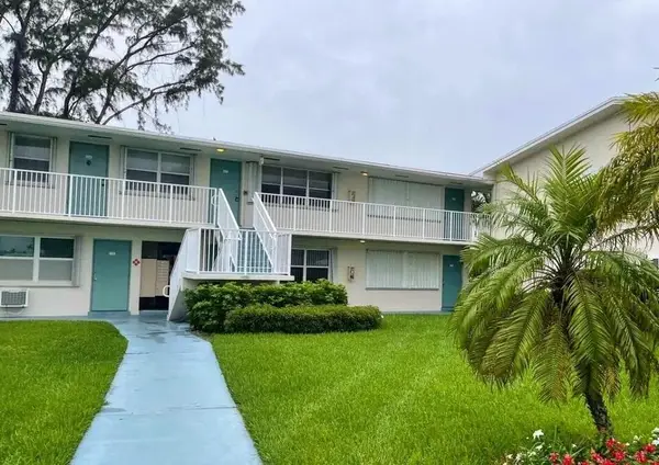 240 Horizons W #208, Boynton Beach, FL 33435