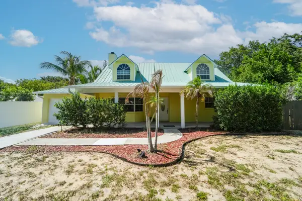 8645 SE Alabama Place, Hobe Sound, FL 33455