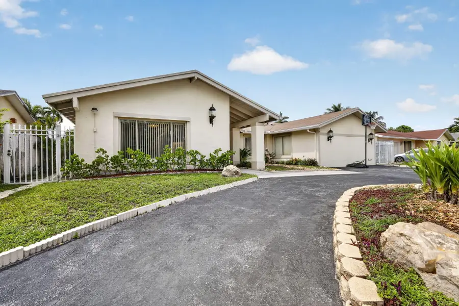 910 NE 205th Street, Miami, FL 33179 - #2