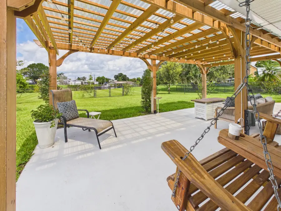 2075 SE 9th Avenue, Okeechobee, FL 34974 - #2