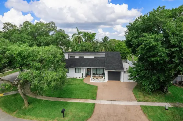 400 NW 98th Avenue, Pembroke Pines, FL 33024