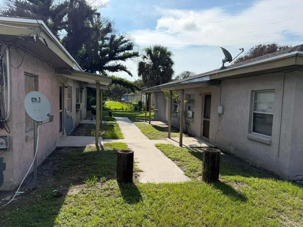 436 N 15th Street, Fort Pierce, FL 34950 - #1