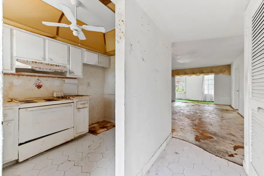 3091 E Sunrise Lakes Drive #302, Sunrise, FL 33322 - #2