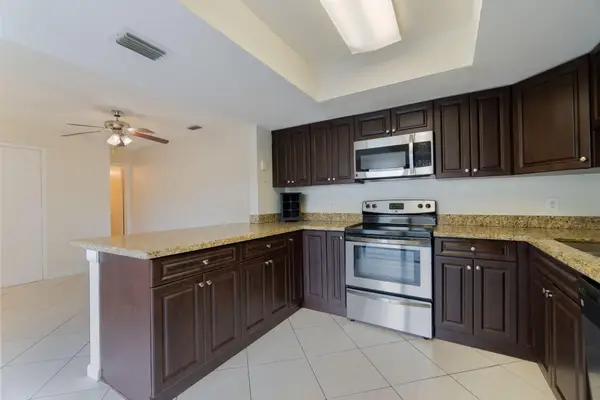 1530 Shaker Circle, Wellington, FL 33414