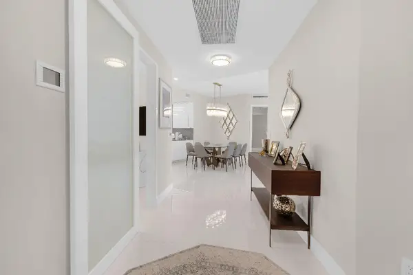 15811 Collins Avenue #2207, Sunny Isles Beach, FL 33160