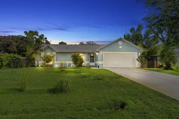 2182 SE South Buttonwood Drive, Port St Lucie, FL 34952
