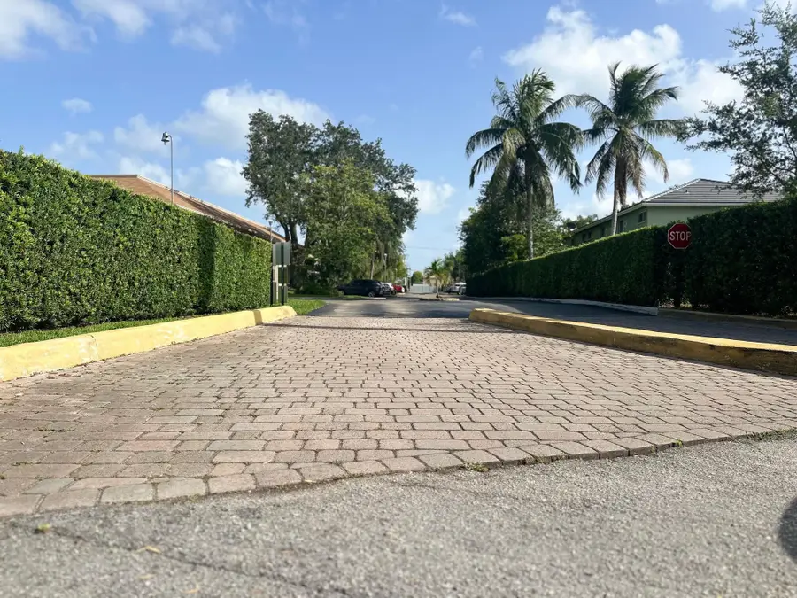 121 Hidden Ct Road #11-C, Hollywood, FL 33023 - #3