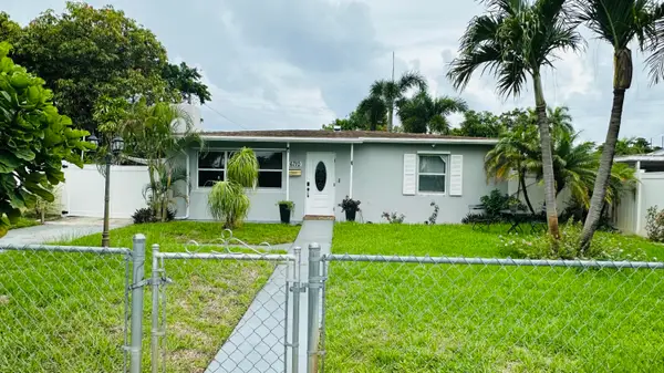 6710 Forest Court, West Palm Beach, FL 33405