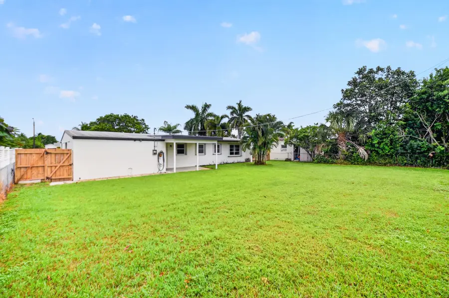 129 Greenbrier Drive, Palm Springs, FL 33461 - #3