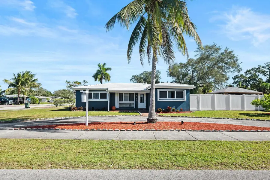 1900 SW 33rd Avenue, Fort Lauderdale, FL 33312 - #2