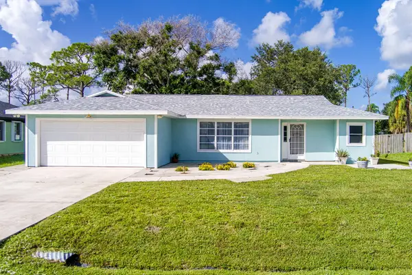 662 SE Essex Drive, Port St Lucie, FL 34984