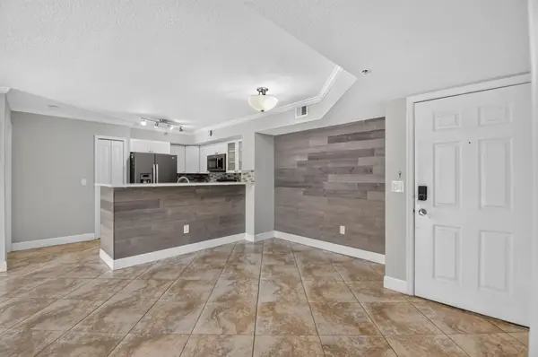 110 Yacht Club Way #103, Hypoluxo, FL 33462