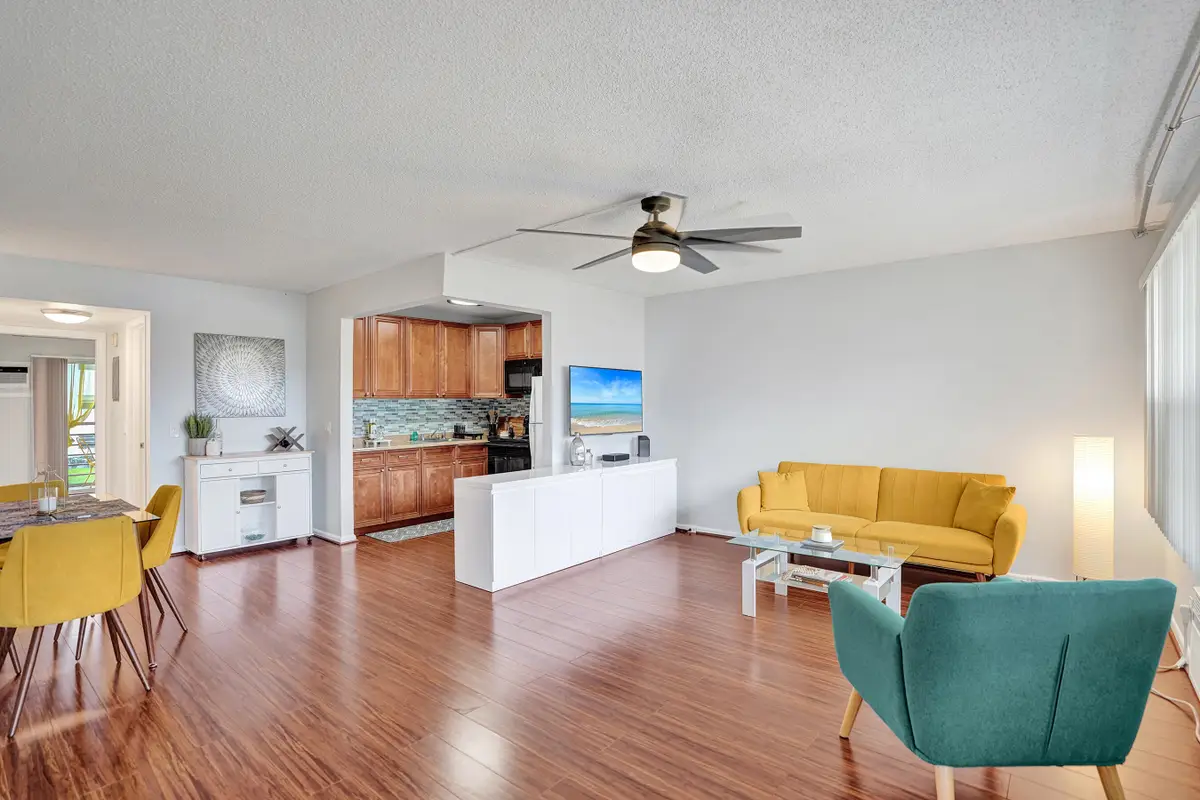 566 Fanshaw N, Boca Raton, FL 33434 - #1