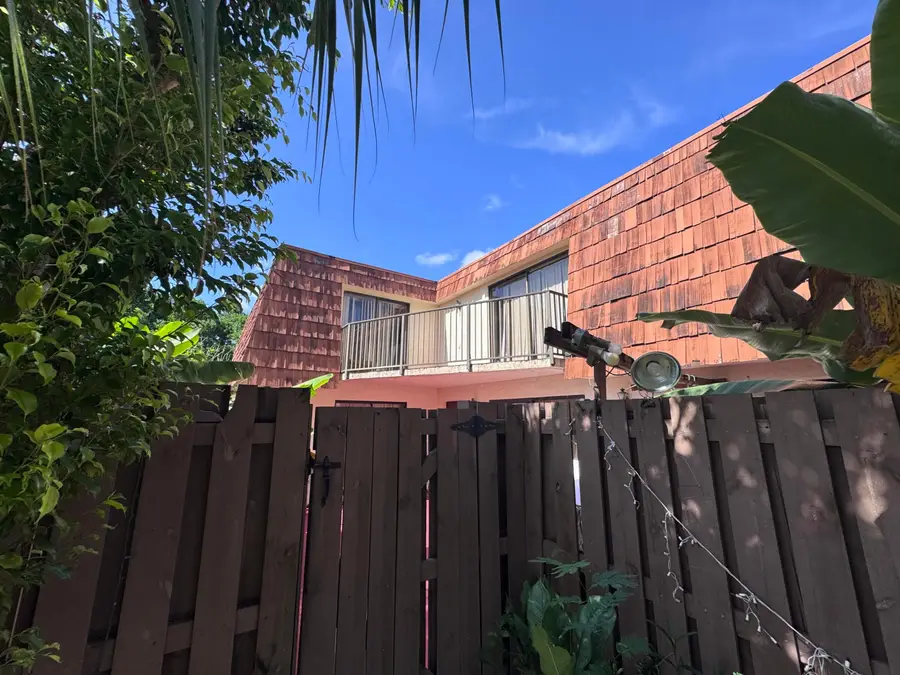 8492 S Coral Circle, North Lauderdale, FL 33068 - #3