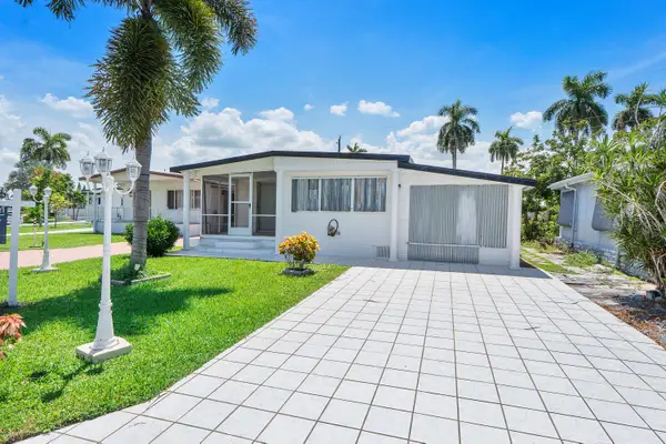 8670 SW 18th Place, Davie, FL 33324
