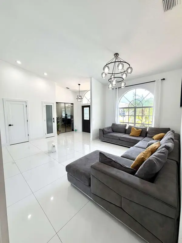 120 Saratoga Boulevard W, Royal Palm Beach, FL 33411