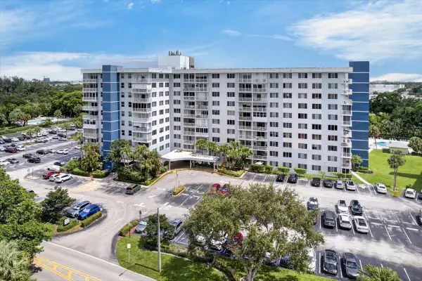 4200 Hillcrest Drive, Hollywood, FL 33021