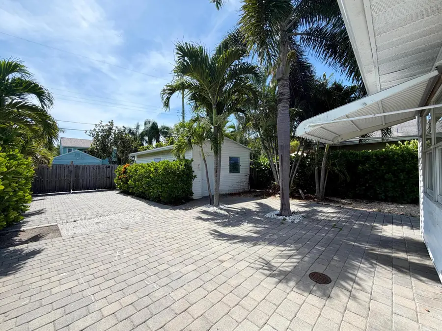 528 N J Street, Lake Worth Beach, FL 33460 - #2
