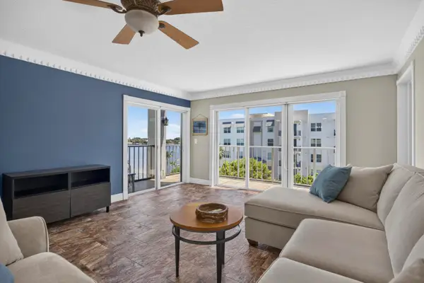1206 S Lake Drive #504, Lantana, FL 33462