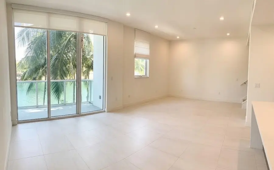 31 SE 5th Street #202, Miami, FL 33131 - #3