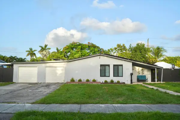 16101 SW 98th Avenue, Miami, FL 33157