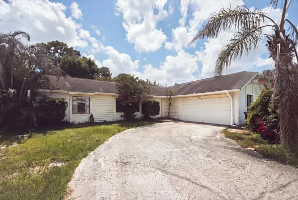1646 SE Holiday Road, Port St Lucie, FL 34952