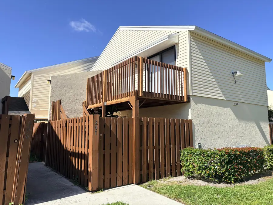 635 Executive Center Drive, West Palm Beach, FL 33401 - #2
