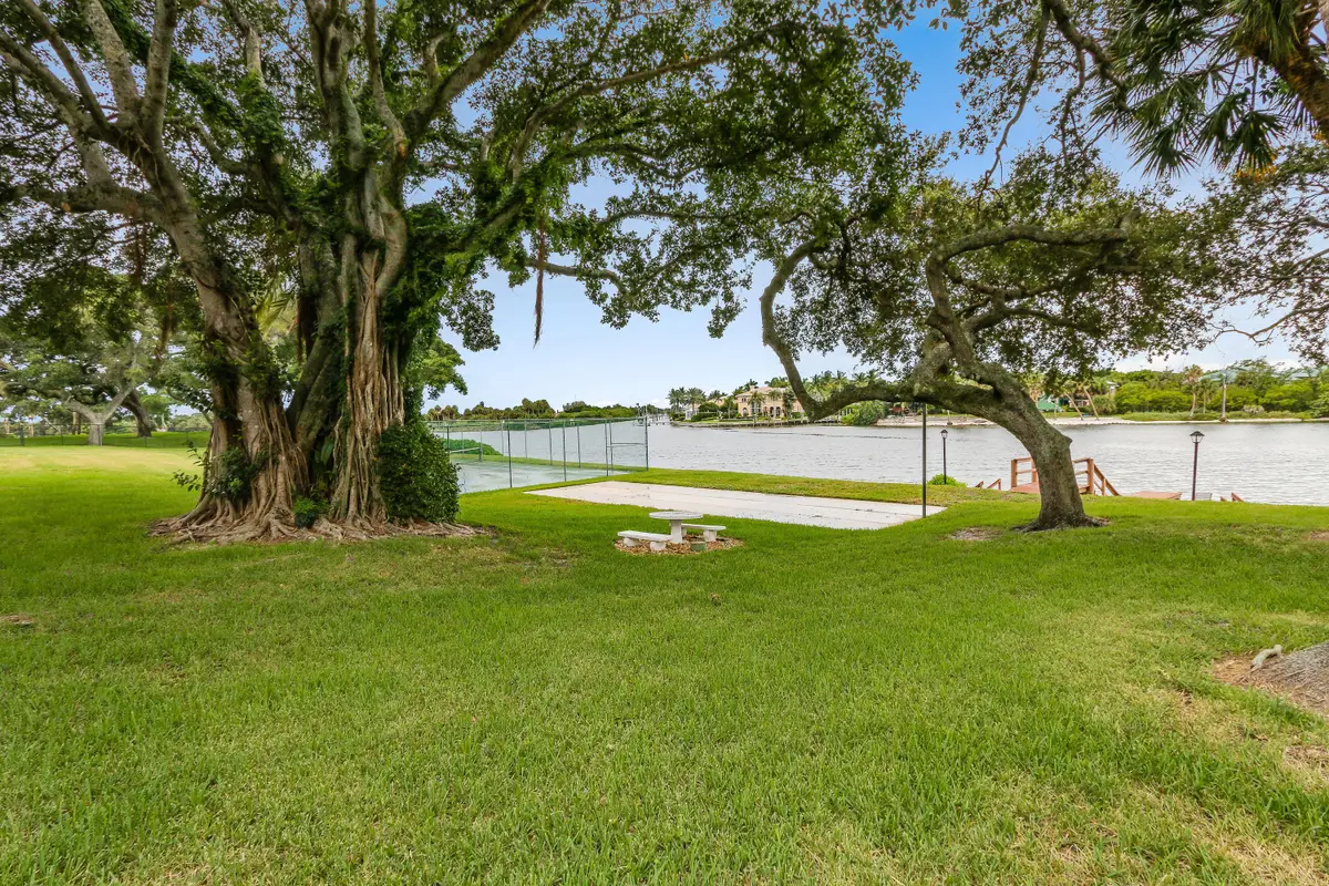 386 Golfview Road #D, North Palm Beach, FL 33408 - #1