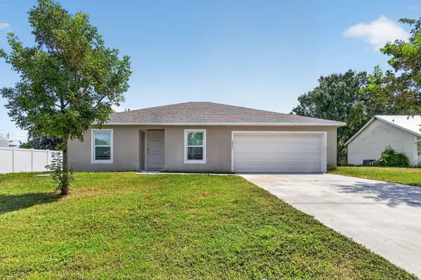 2078 SE Joyner Circle, Port St Lucie, FL 34952