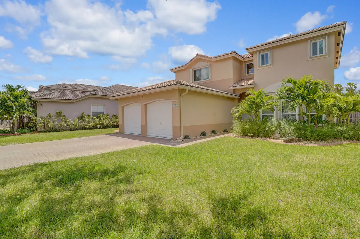 317 E Garden Cove Circle, Davie, FL 33325 - #1