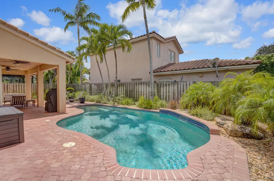 317 E Garden Cove Circle, Davie, FL 33325 - #2