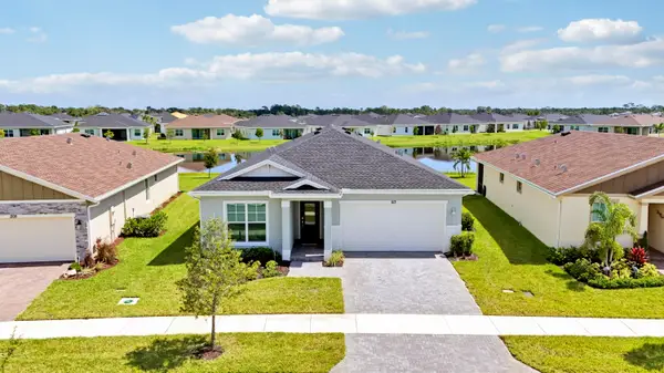 1113 SE Crosswood Way, Port St Lucie, FL 34984