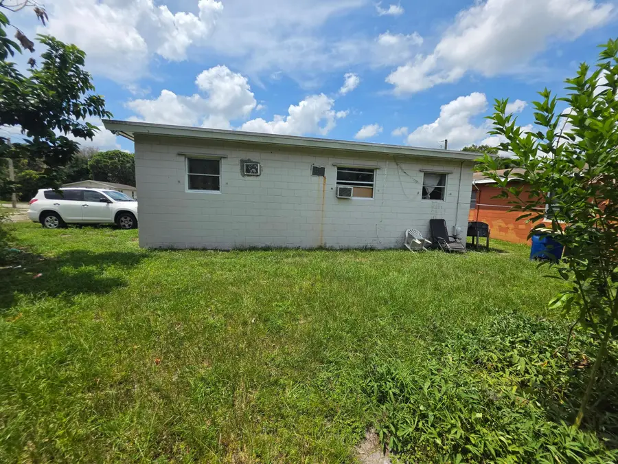 516 N 19th Street, Fort Pierce, FL 34950 - #2