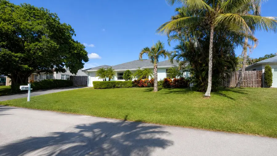 364 Venus Avenue, Tequesta, FL 33469 - #2