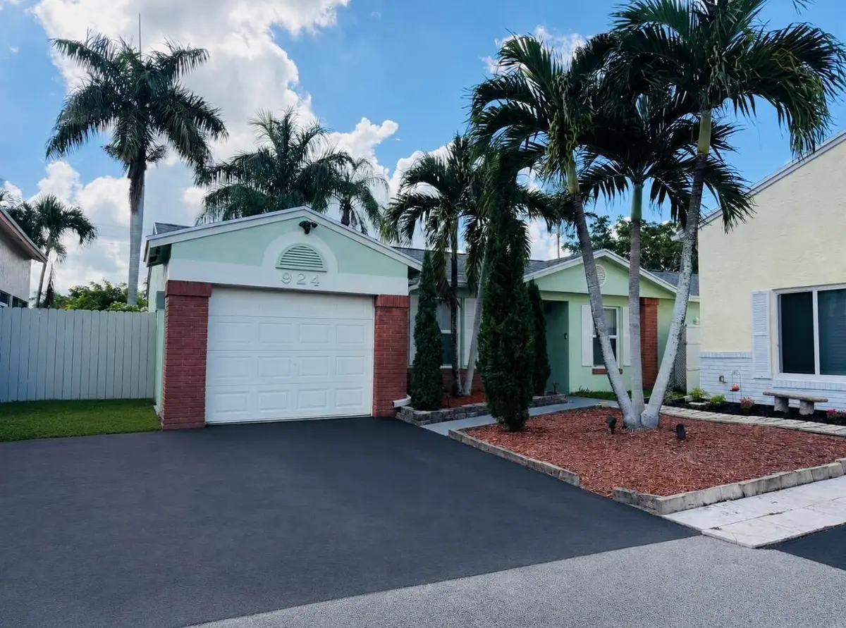 924 Cumberland Terrace, Davie, FL 33325 - #1