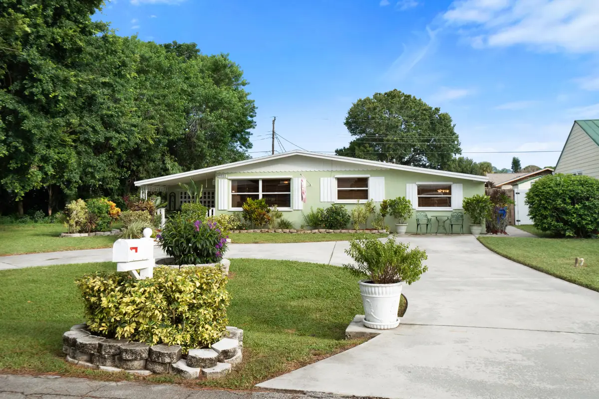 2330 SE Madison Street, Stuart, FL 34997 - #1
