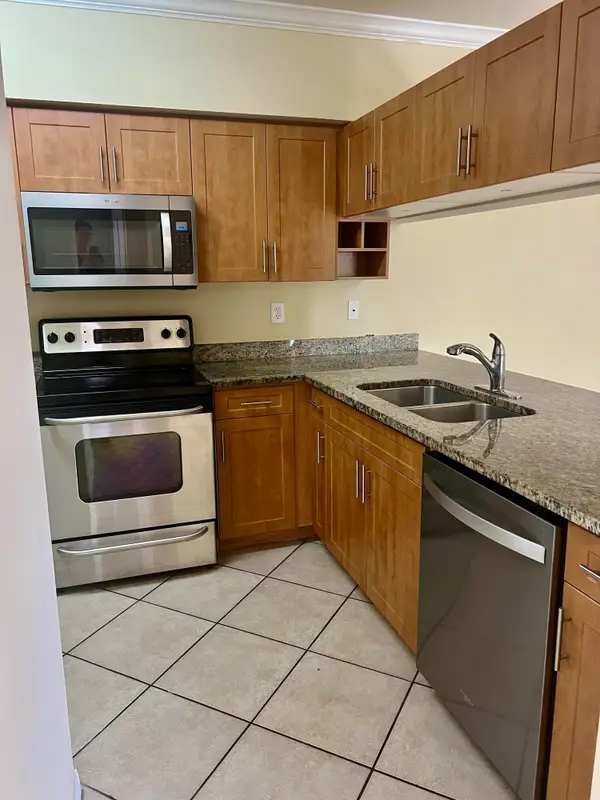 6426 Emerald Dunes Drive #206, West Palm Beach, FL 33411