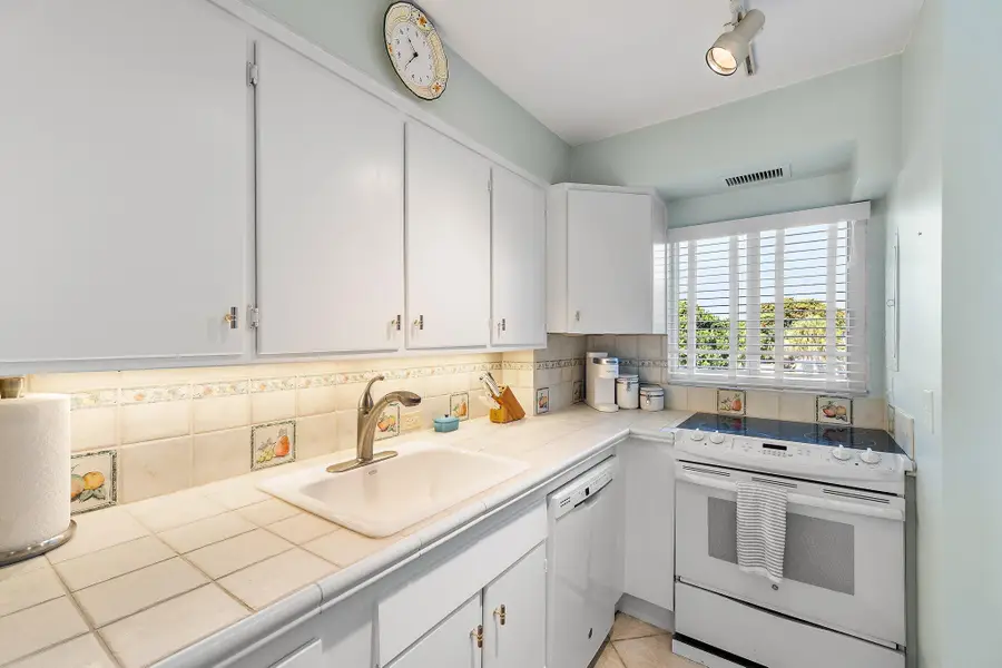 33 S Ocean Avenue #206, Palm Beach Shores, FL 33404 - #2