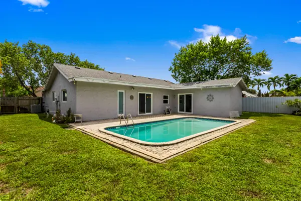 8621 NW 3rd Street, Pembroke Pines, FL 33024