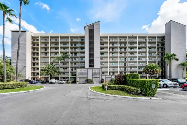 2205 S Cypress Bend Drive #302, Pompano Beach, FL 33069