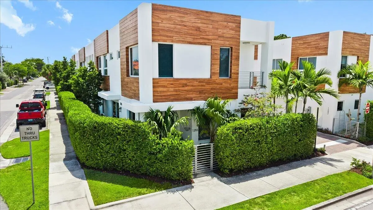 1255 NE 18th Avenue, Fort Lauderdale, FL 33304 - #1