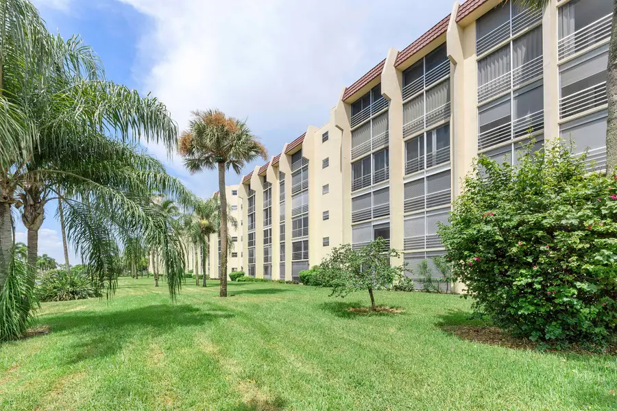 3590 Via Poinciana #107, Lake Worth, FL 33467 - #2