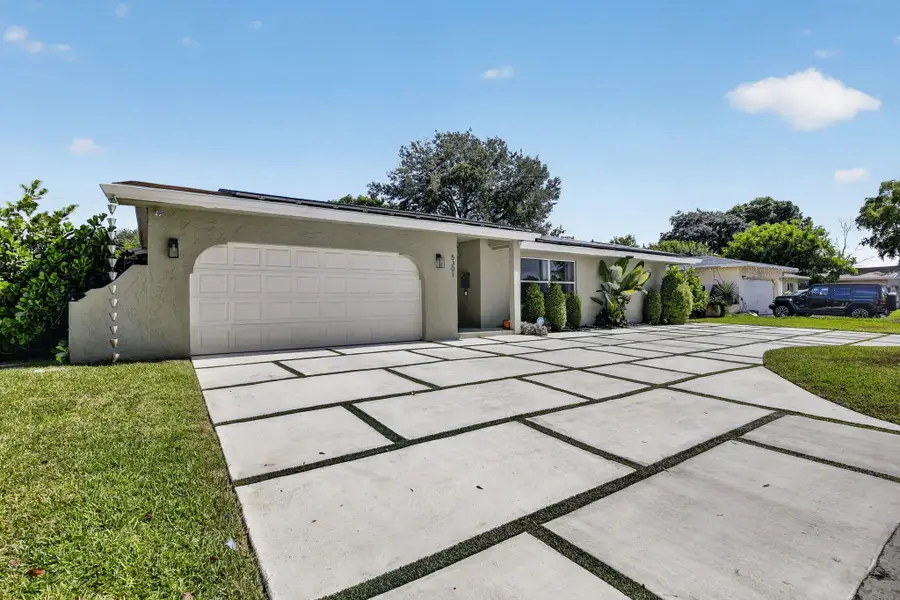 5301 SW 8th Court, Plantation, FL 33317 - #3