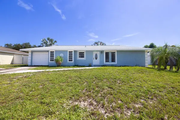 1337 SE Roanoke Street, Port St Lucie, FL 34952