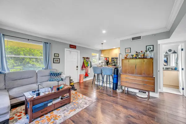 811 NE 14th Place, Fort Lauderdale, FL 33304