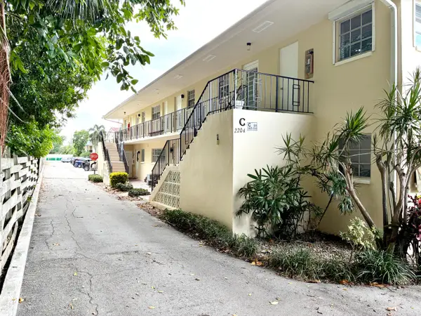 2204 NE 36th Street #Apt 26, Lighthouse Point, FL 33064