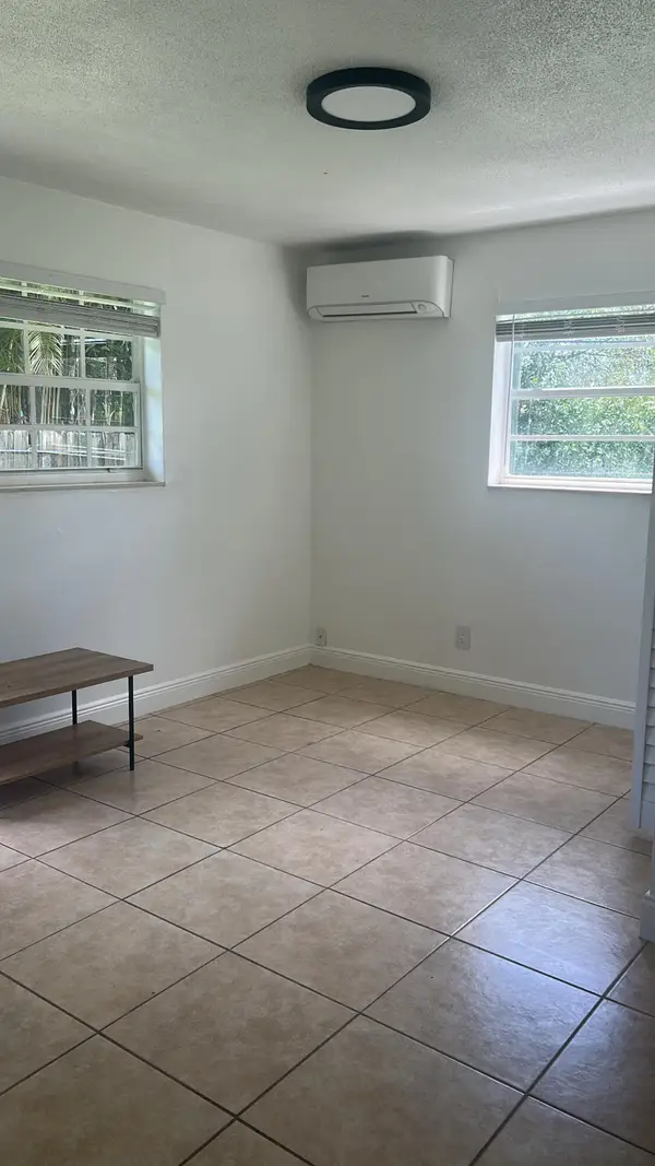 810 NW 40th #1-3, Oakland Park, FL 33309