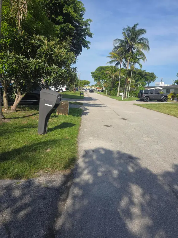 6110 NW 8th Street, Margate, FL 33063