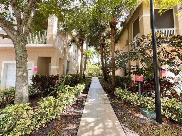 117 Lighthouse Circle #J, Tequesta, FL 33469
